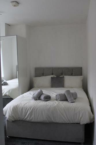 Beautiful 3 Bedroom House With Parking