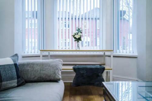 The Seedley 4 Bedroom House - Salford Manchester