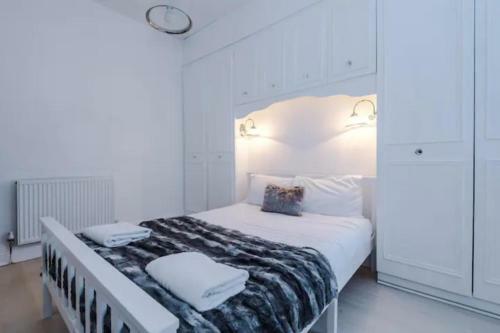 The Seedley 4 Bedroom House - Salford Manchester