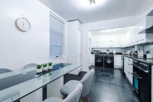 The Seedley 4 Bedroom House - Salford Manchester