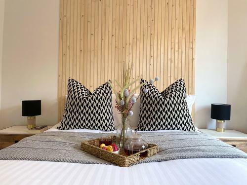 Stylish & Chic Central Apartment With Hot Tub