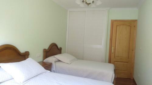 Apartamento Alojamiento Con Garaje A 50m De Playa Caneli�as