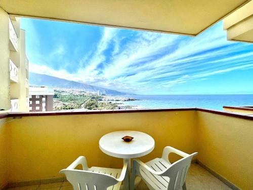 Apartment With Ocean Views In Playa Jardin