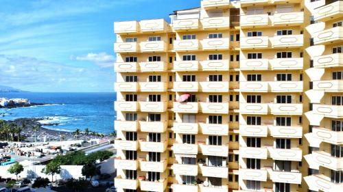 Apartment With Ocean Views In Playa Jardin