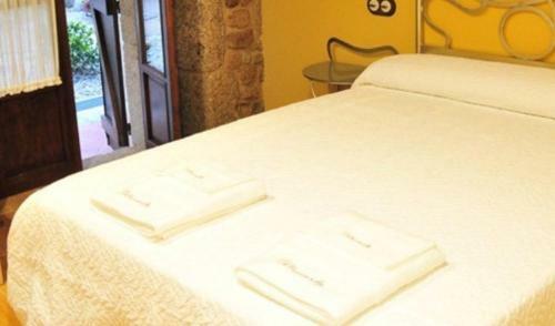 Hostal O Paxareco De Ay