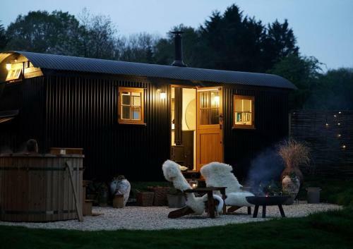 Romantic Shepherd's Hut With Own Hot Tub