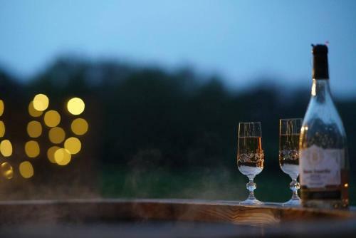 Romantic Shepherd's Hut With Own Hot Tub