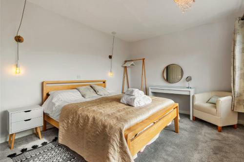 Solace - Beautiful Cottage, Views Over The Wooded Valley