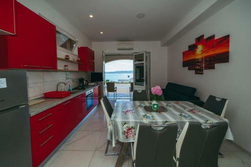 Apartments Lovre - Close To The Sea