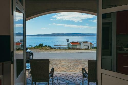Apartments Lovre - Close To The Sea