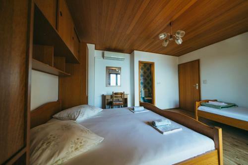 Apartments Lovre - Close To The Sea