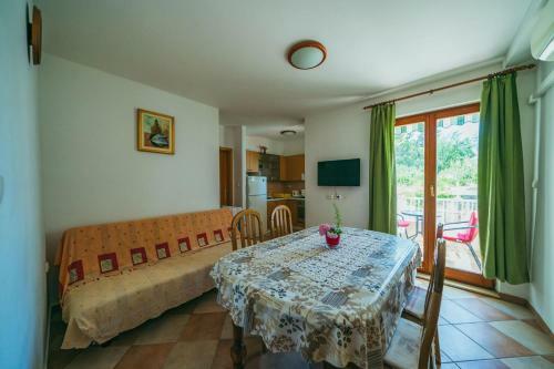 Apartments Lovre - Close To The Sea