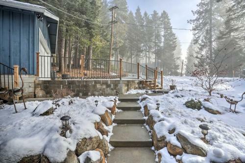 Lake Almanor Cabin With Deck, Less Than Half Mile To Beach!