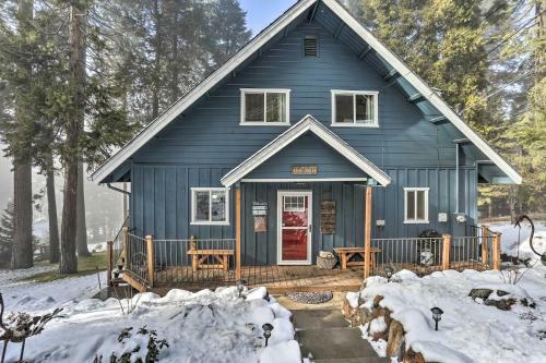 Lake Almanor Cabin With Deck, Less Than Half Mile To Beach!