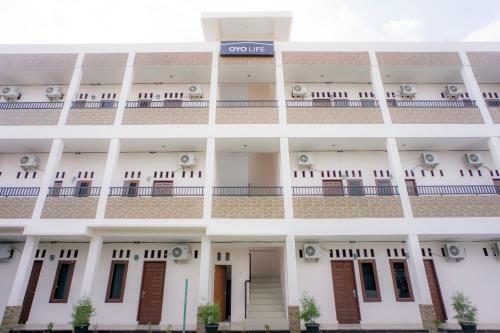 Hotel Vaccinated Staff - Oyo Life 2354 Rose House