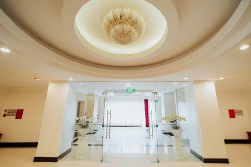 White Palace Thai Binh Hotel
