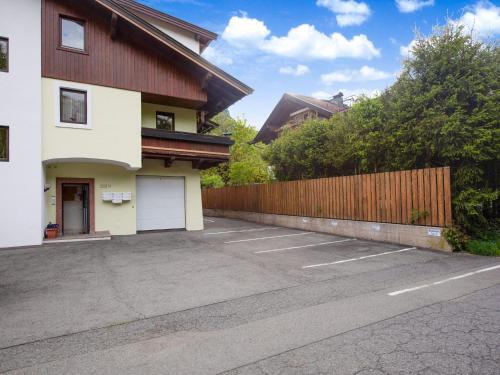 Beautiful Apartment In Kitzbuhel With A Garden