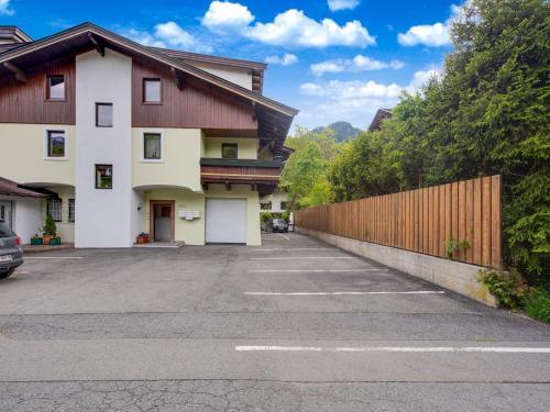 Beautiful Apartment In Kitzbuhel With A Garden