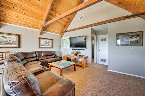 Lake Arrowhead Home With Fireplace And Game Room!