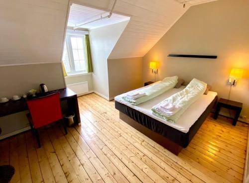 Hostal Solhov, Castle Of The Lyngen Alps