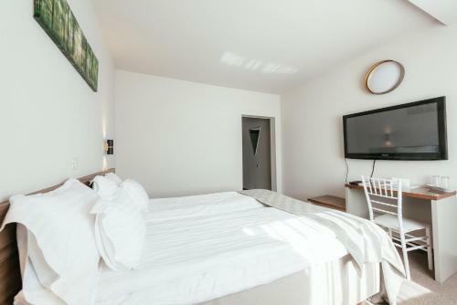 Riviera By Queens Hotel And Resort