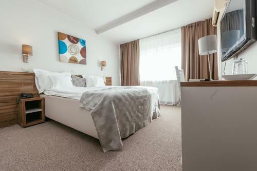 Riviera By Queens Hotel And Resort