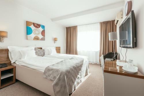 Riviera By Queens Hotel And Resort