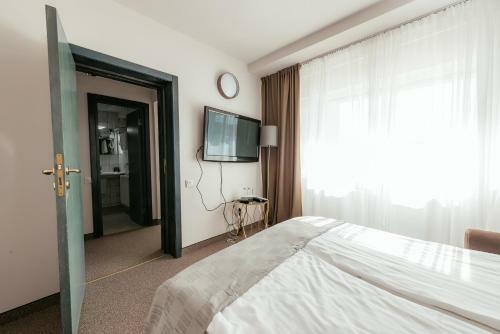 Riviera By Queens Hotel And Resort