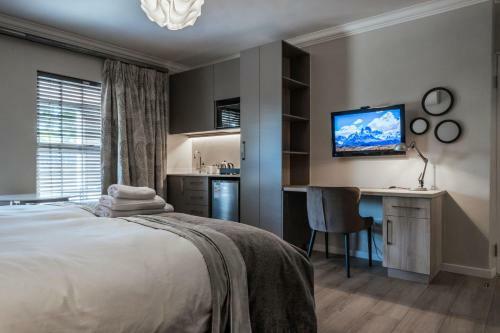 Hostal Royal Albert Suites