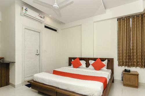 Capital O Hyd756 Hotel Green Leaf