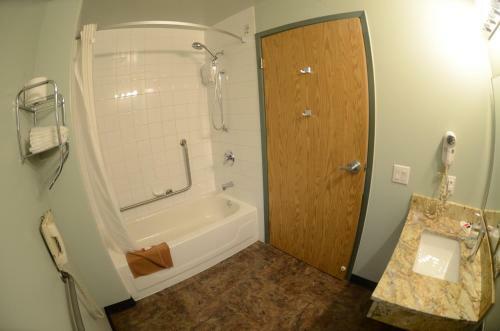 Hotel Super 8 By Wyndham Taber Ab