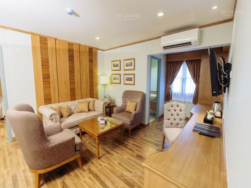 Decharme Hotel-sha Plus
