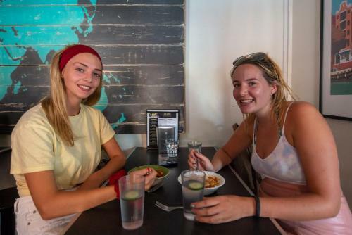Albergue Ocean Island Inn | Backpackers | Suites