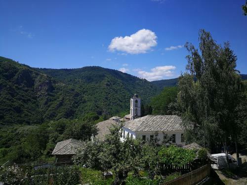 Hostal Family Hotel Byalata Kashta