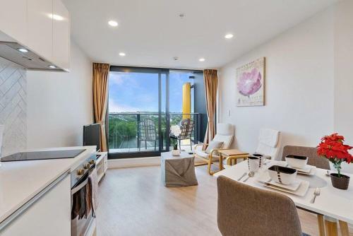 Spacious 1 Bedroom Apartment With Pool Auckland Cbd