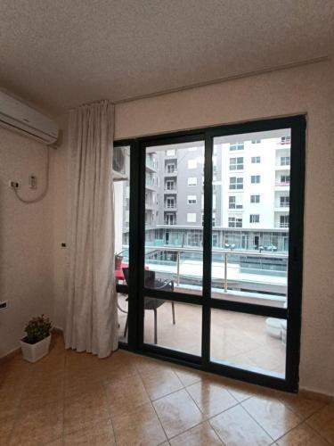 Serene Apartment Next To The Beach.