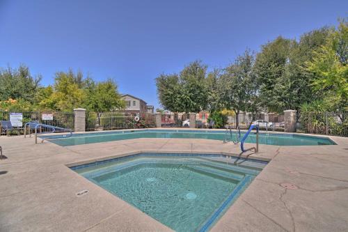 Peaceful Arizona Escape Grill And Pool Access!