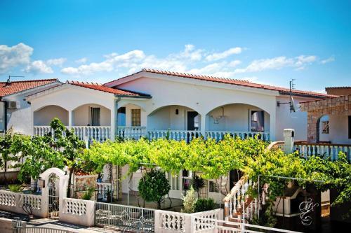 Apartment In Vir With Balcony Or Terrace