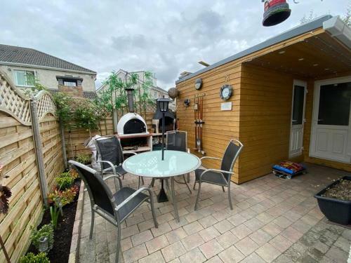 Apartamento Adorable 2 Double Bedroom Suite W/ Parking