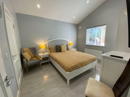 Apartamento Adorable 2 Double Bedroom Suite W/ Parking