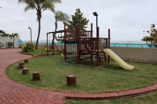 Apartamento De 4 Dormitorios, Piscina Y 2 Parqueo