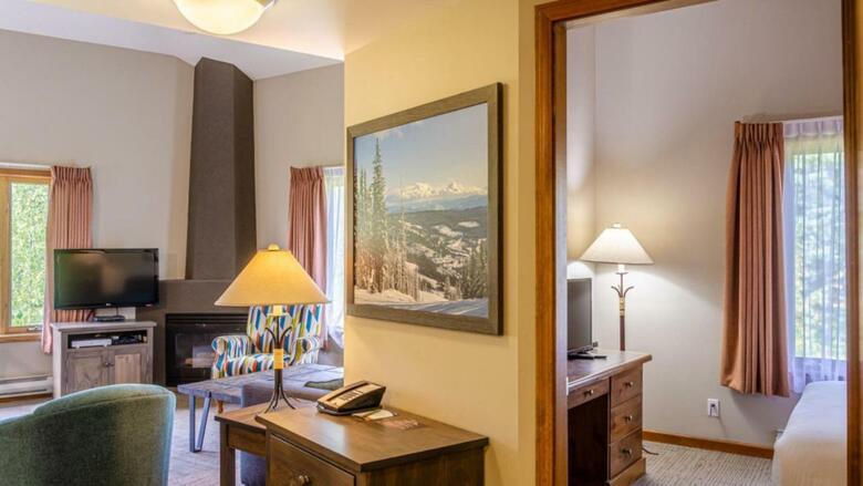 Nancy Greene's Cahilty Lodge - Hotel Room
