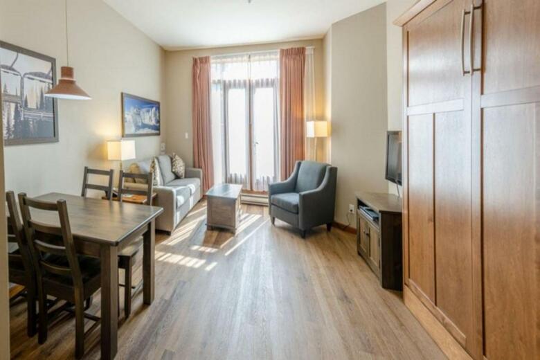 Nancy Greene's Cahilty Lodge - Hotel Room