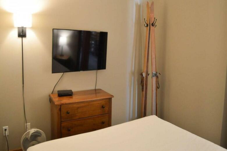 Nancy Greene's Cahilty Lodge - Hotel Room