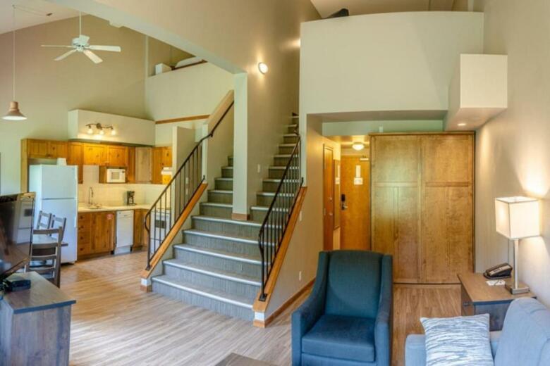 Nancy Greene's Cahilty Lodge - Hotel Room