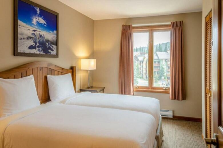 Nancy Greene's Cahilty Lodge - Hotel Room