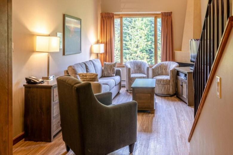 Nancy Greene's Cahilty Lodge - Hotel Room