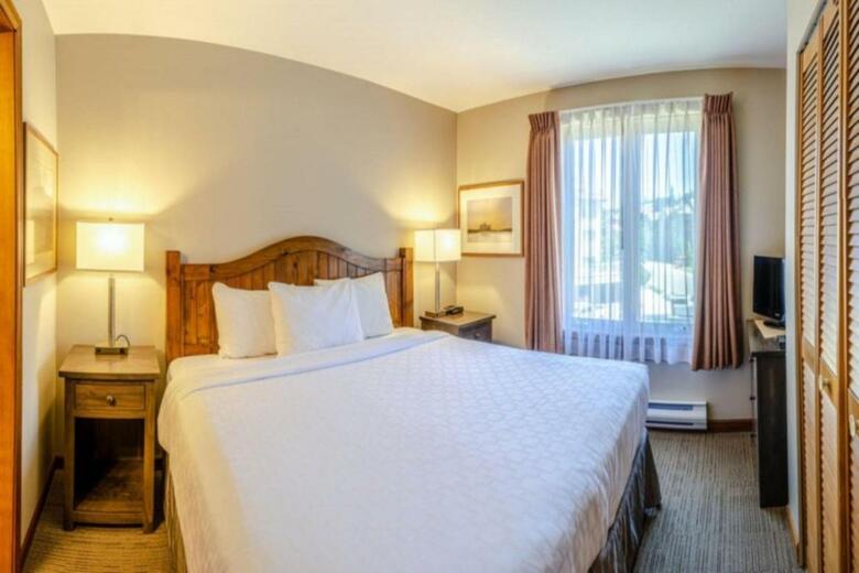 Nancy Greene's Cahilty Lodge - Hotel Room