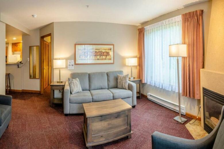 Nancy Greene's Cahilty Lodge - Hotel Room