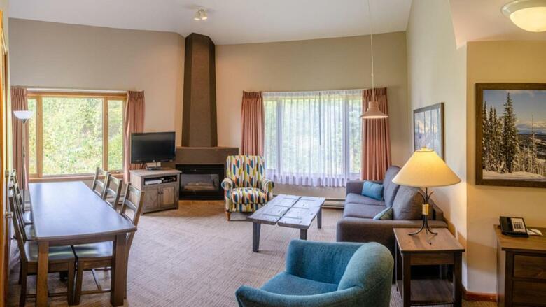 Nancy Greene's Cahilty Lodge - Hotel Room